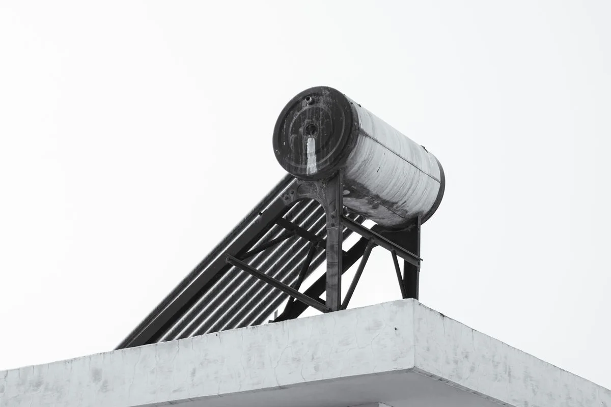 Evacuated-tube solar geyser on a flat rooftop